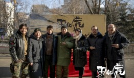 马丽章宇将合作《东北虎》！与大狗合影表情微妙
